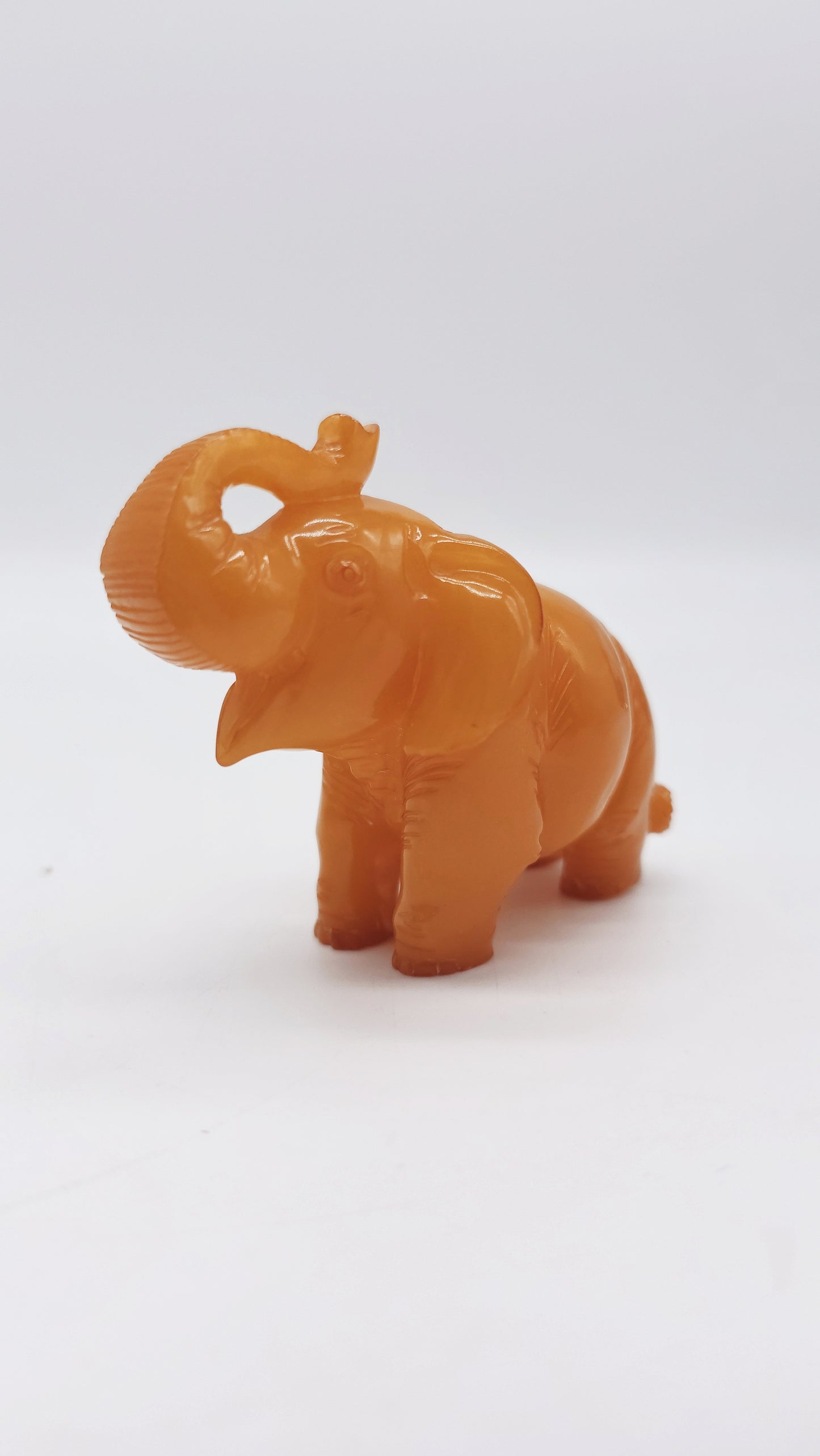 Handgeschnitzte Bernsteinfigur Elefant 6 cm – Symbol für Glück