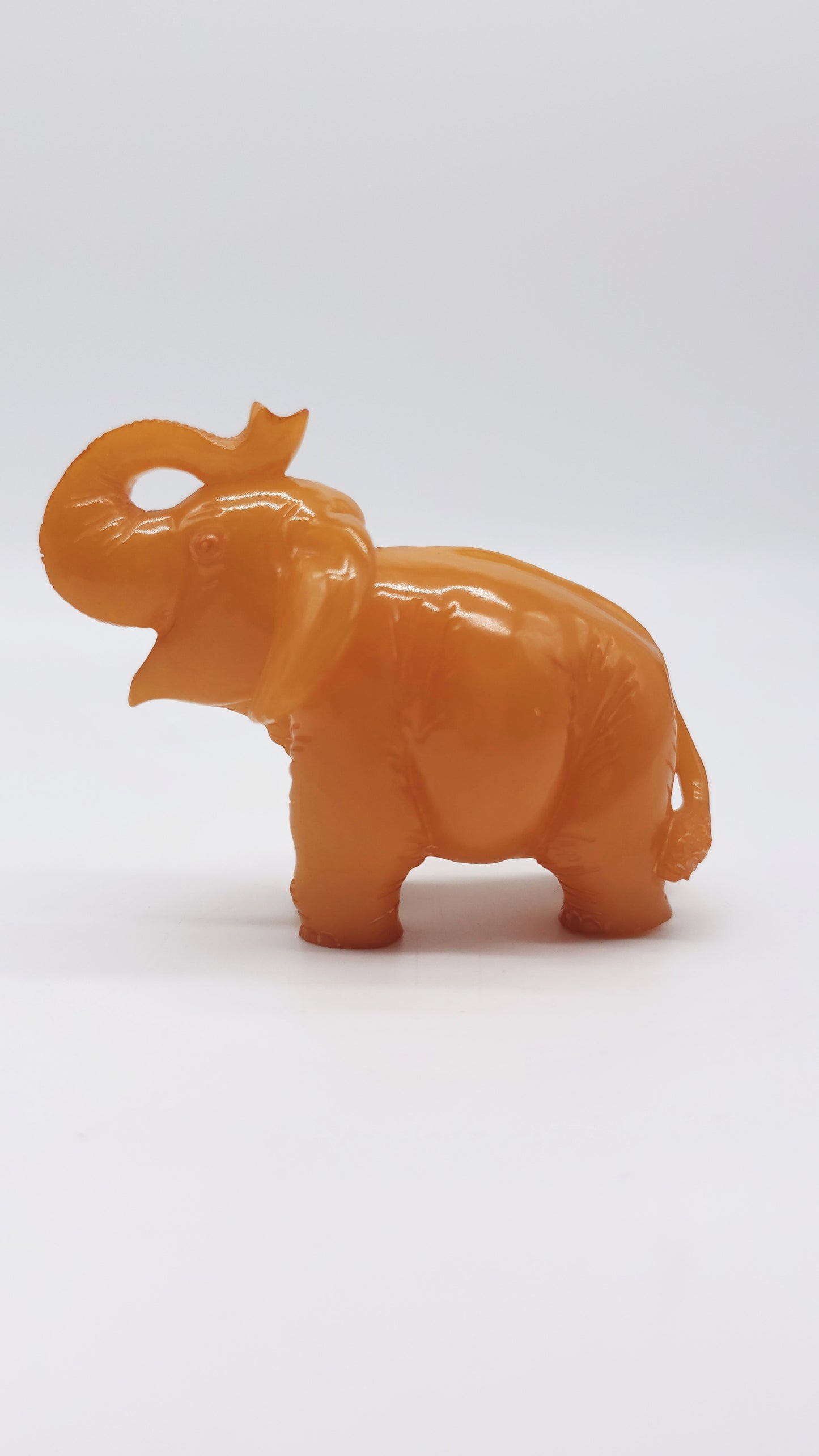Handgeschnitzte Bernsteinfigur Elefant 6 cm – Symbol für Glück