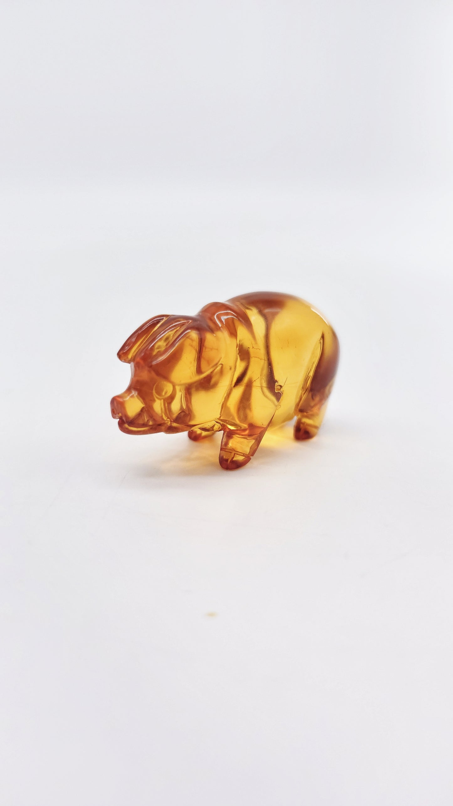 Pig made of Baltic amber – amulet for prosperity