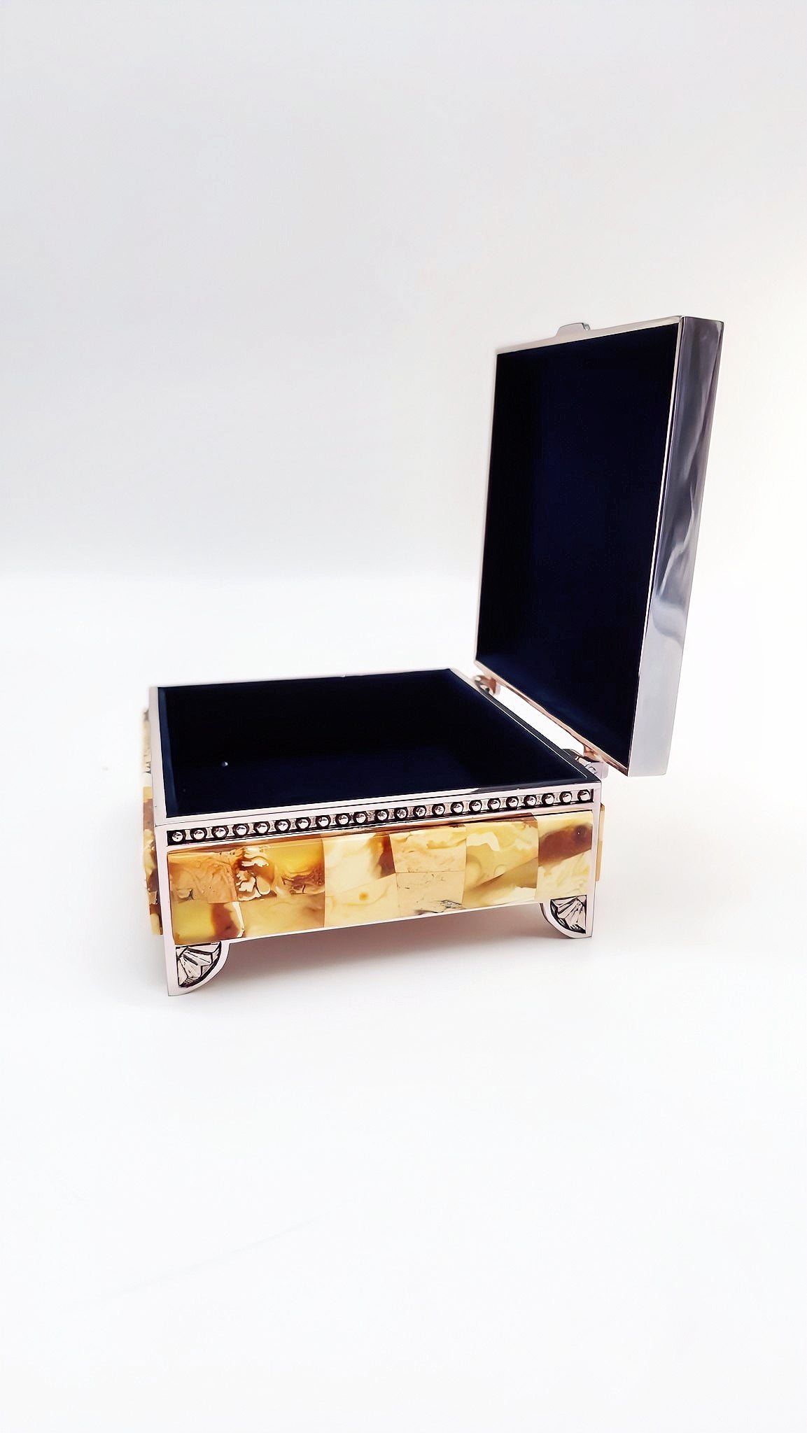 Jewelry box with large compartment & precious amber