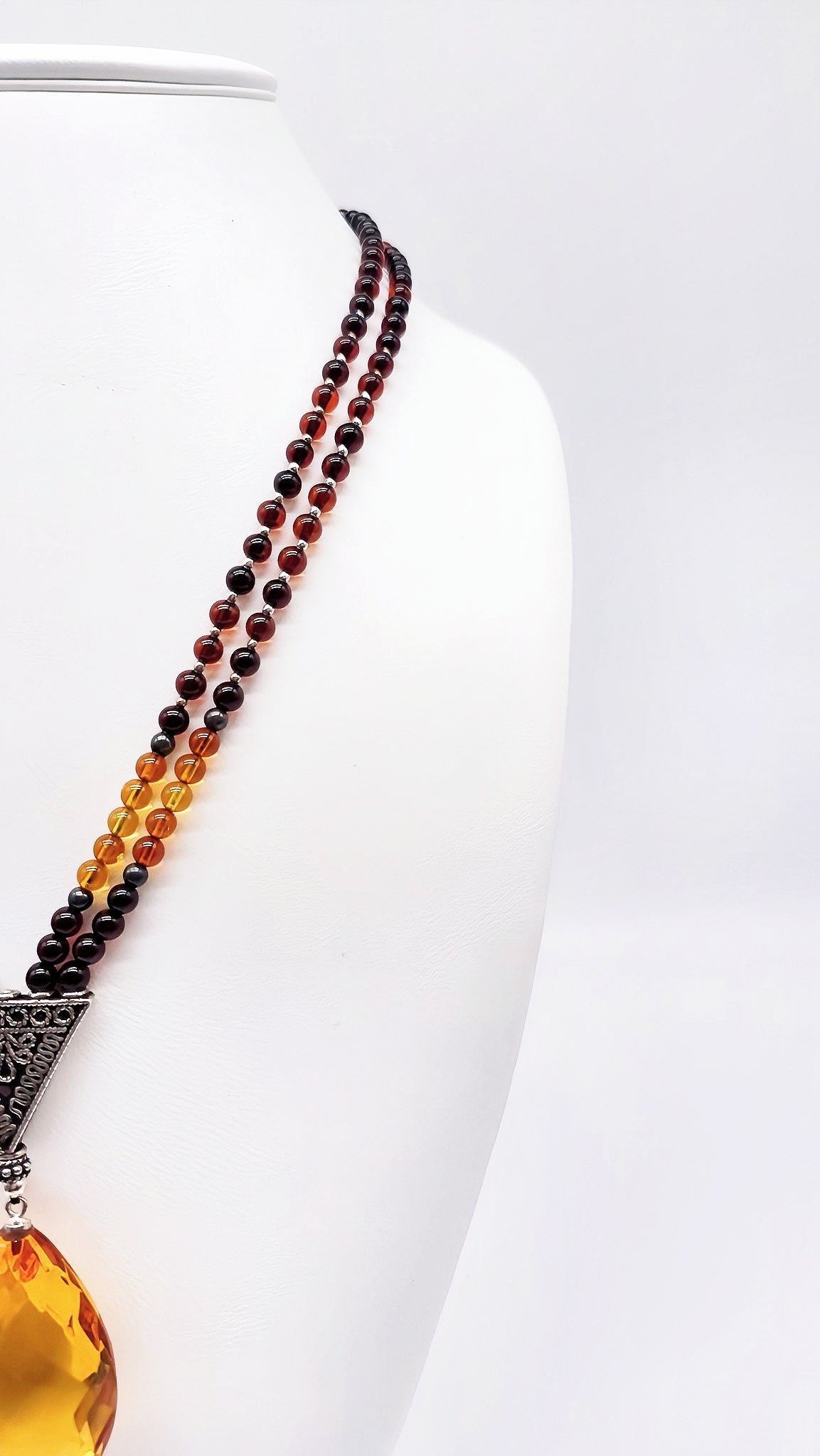 Statement-Kette mit großem Bernstein-Anhänger