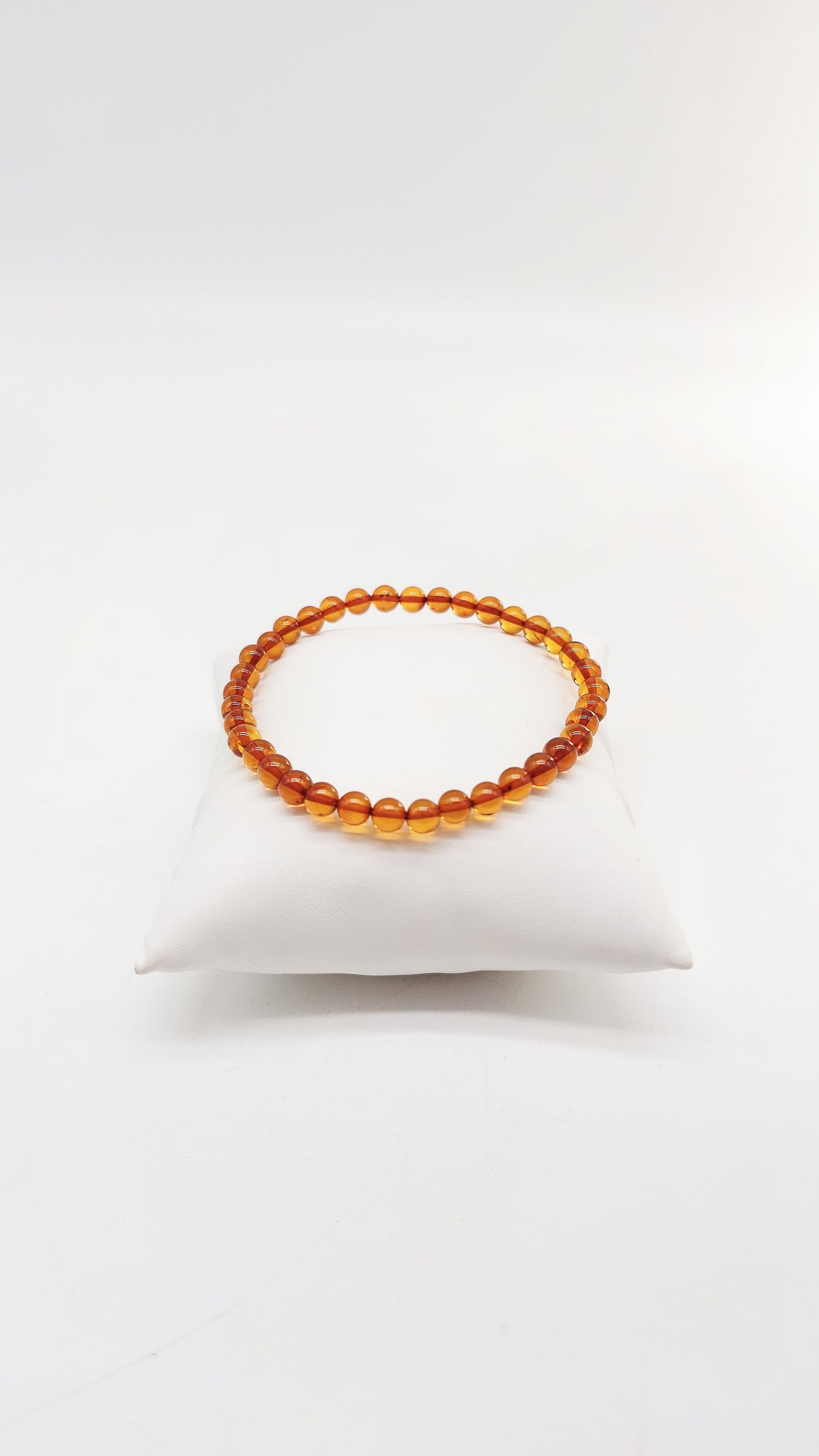 Stretch bracelet made of natural amber for women