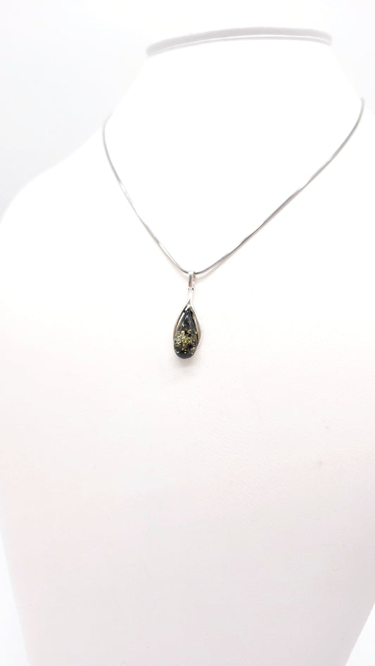 Gift idea: Pendant with natural amber & meaning