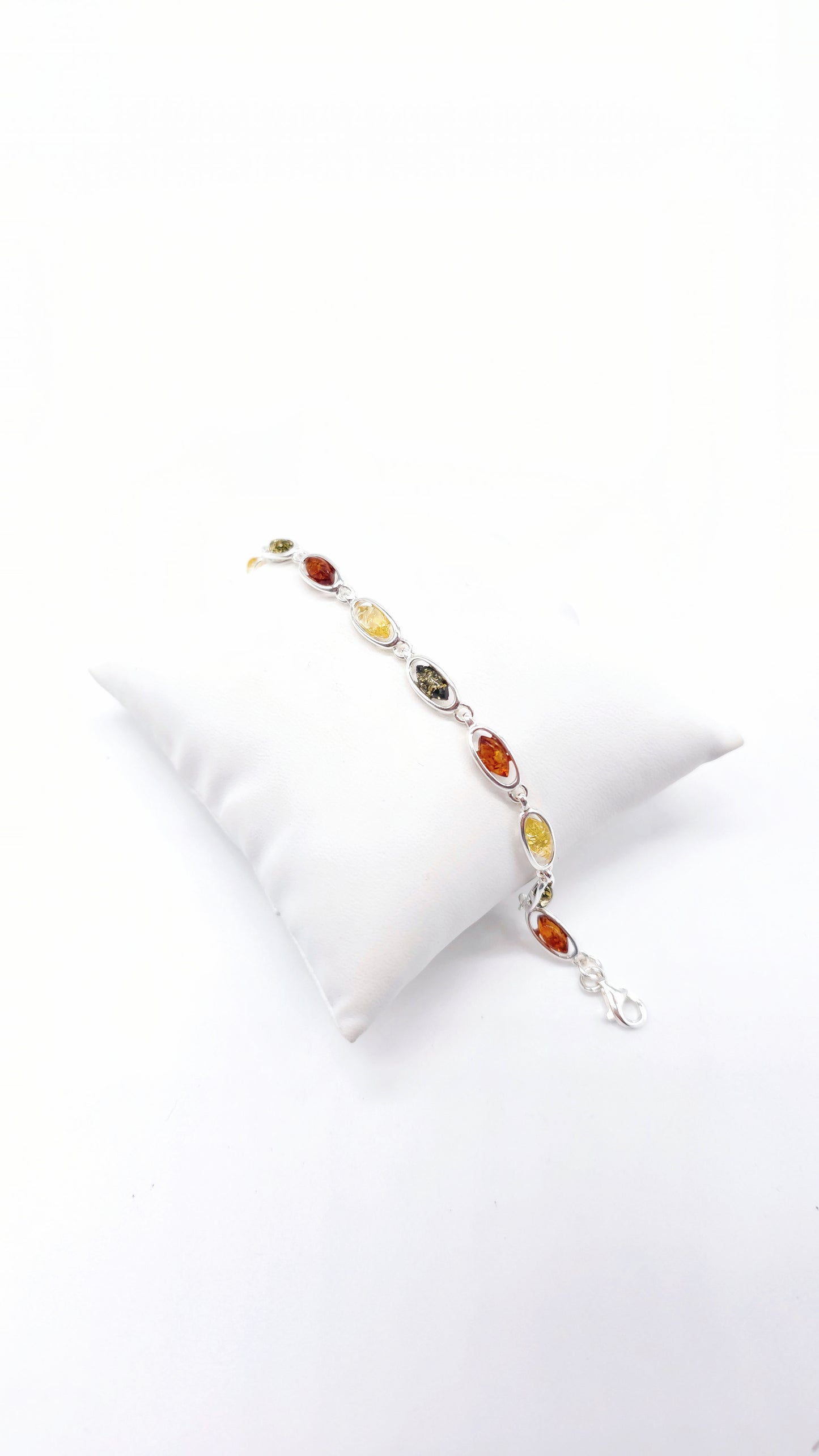 Silberarmband mit farbigem Bernstein – einzigartiger Schmuck