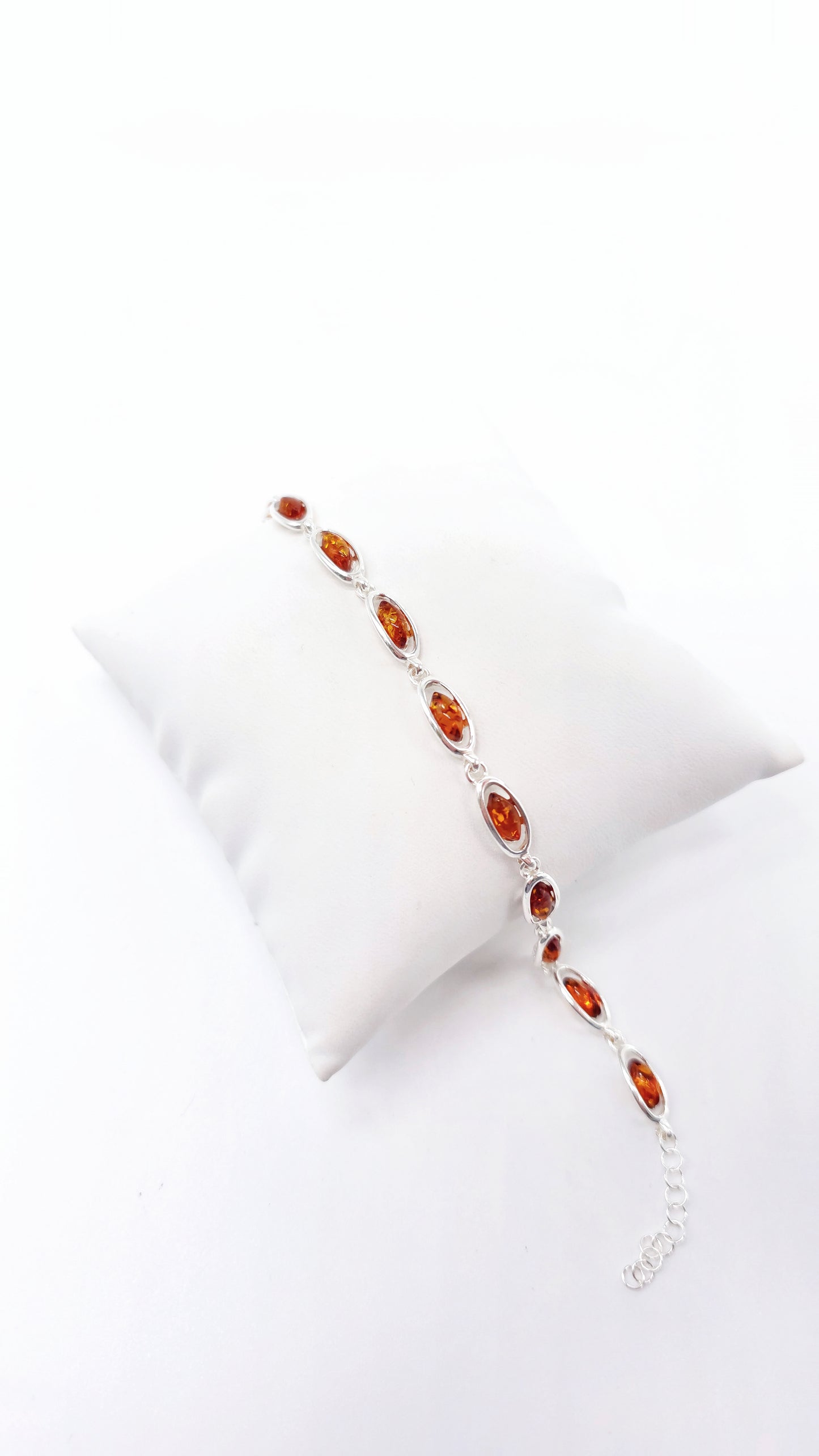 Silberarmband mit farbigem Bernstein – einzigartiger Schmuck