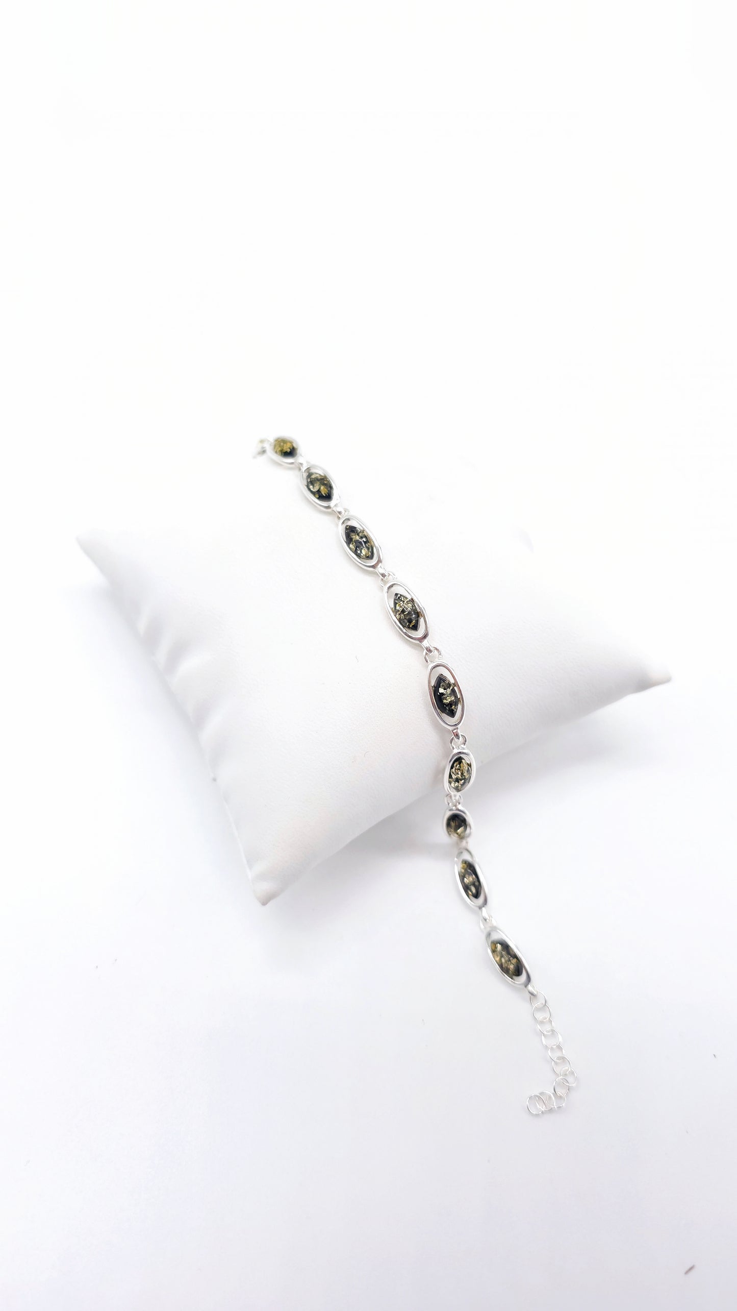 Silberarmband mit farbigem Bernstein – einzigartiger Schmuck