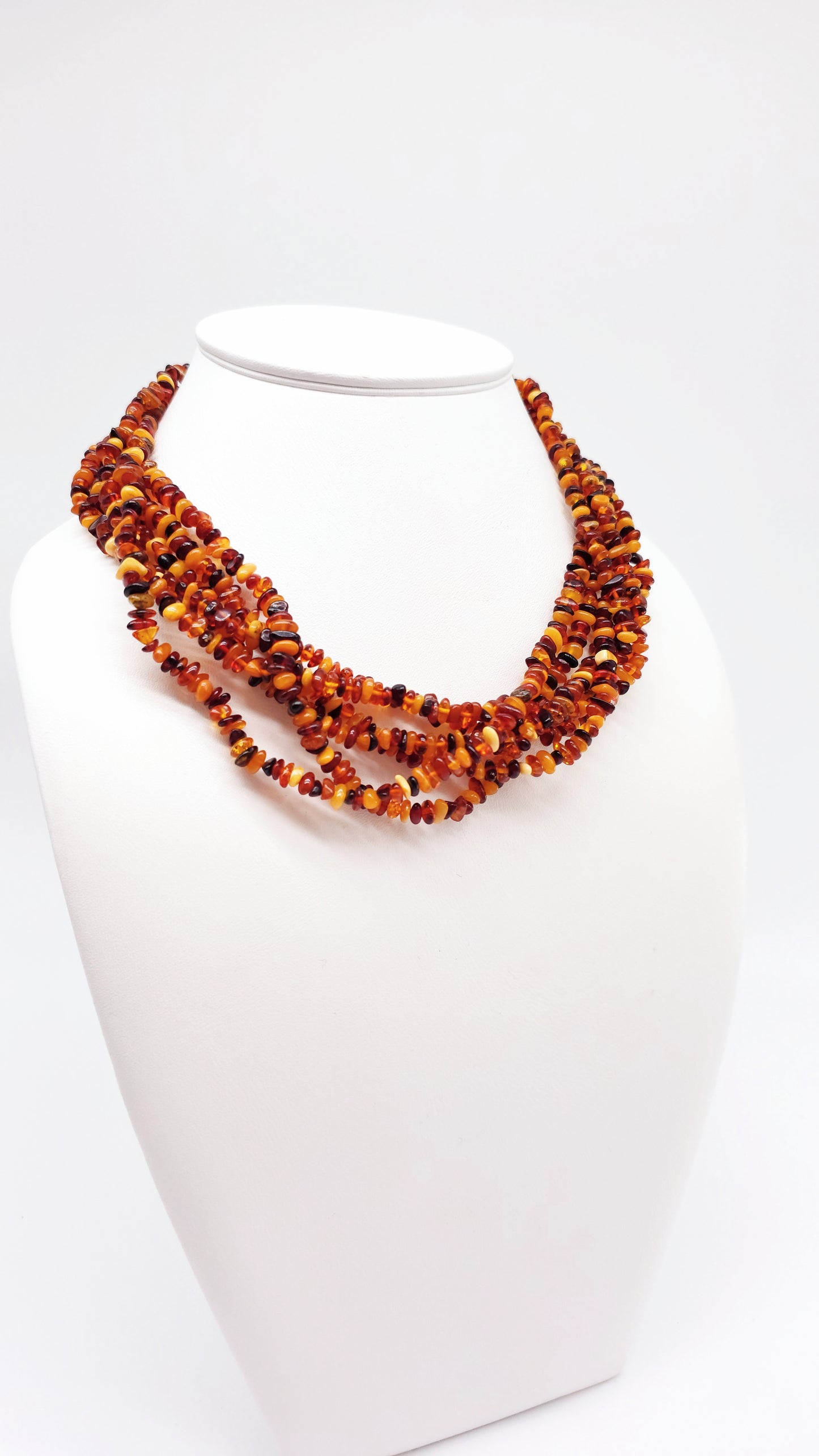 Amber statement necklace – a unique piece of jewelry