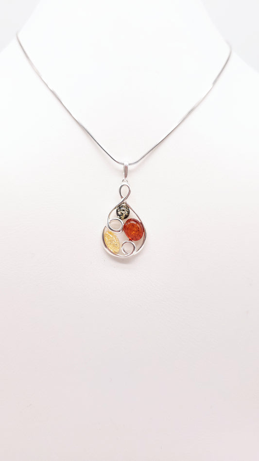 Exclusive ladies' pendant with genuine amber