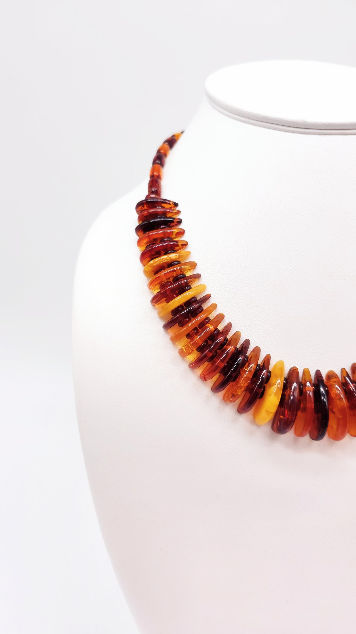 Handgefertigtes Collier aus echtem Bernstein, 46 cm lang