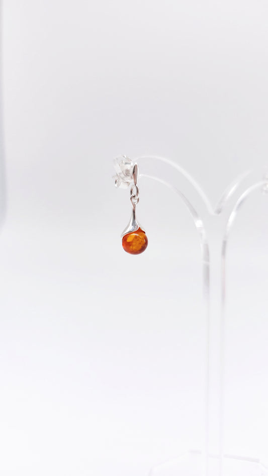 Sweet earrings with amber – delicate & modern