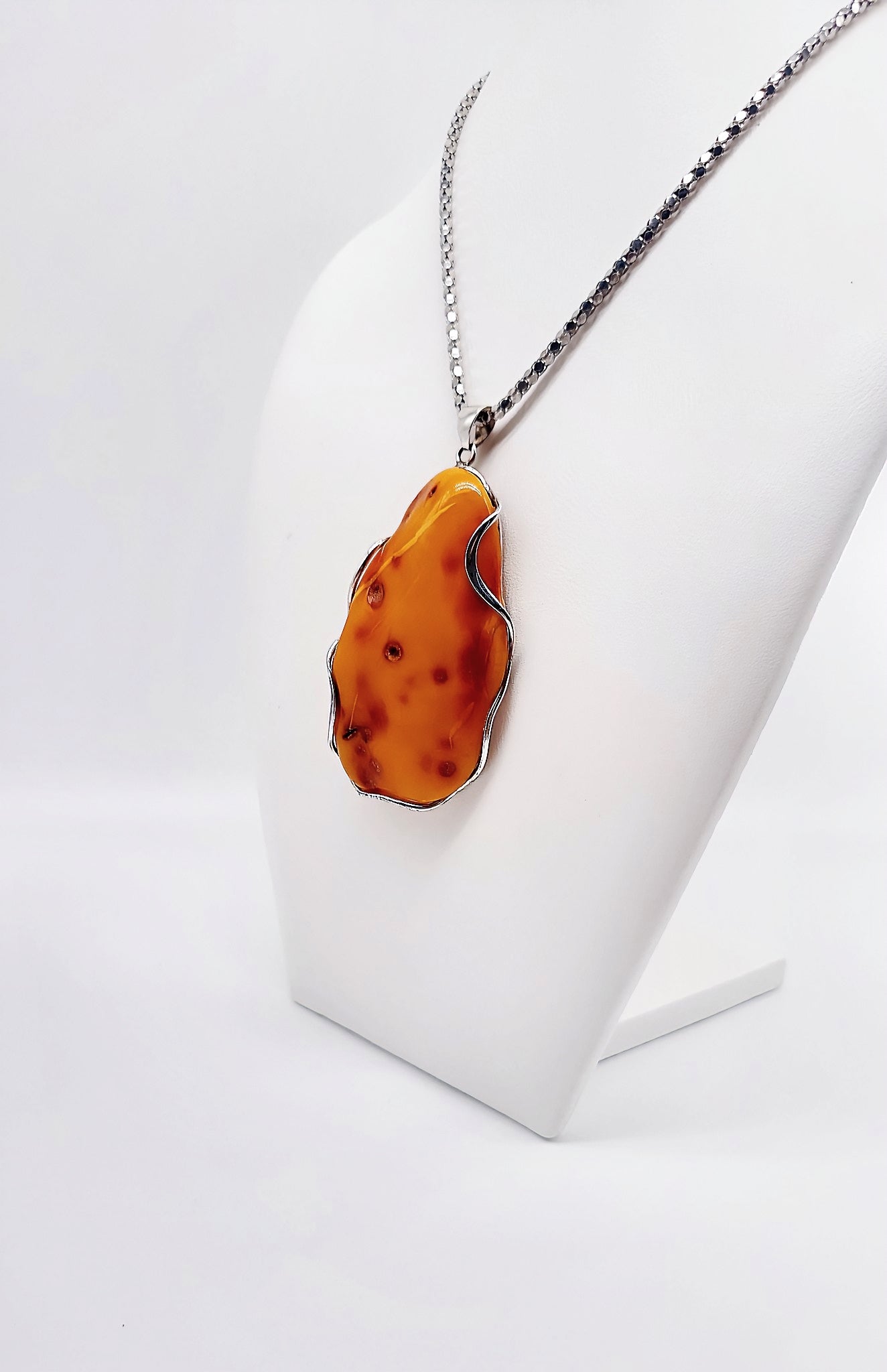 Top-class amber pendant