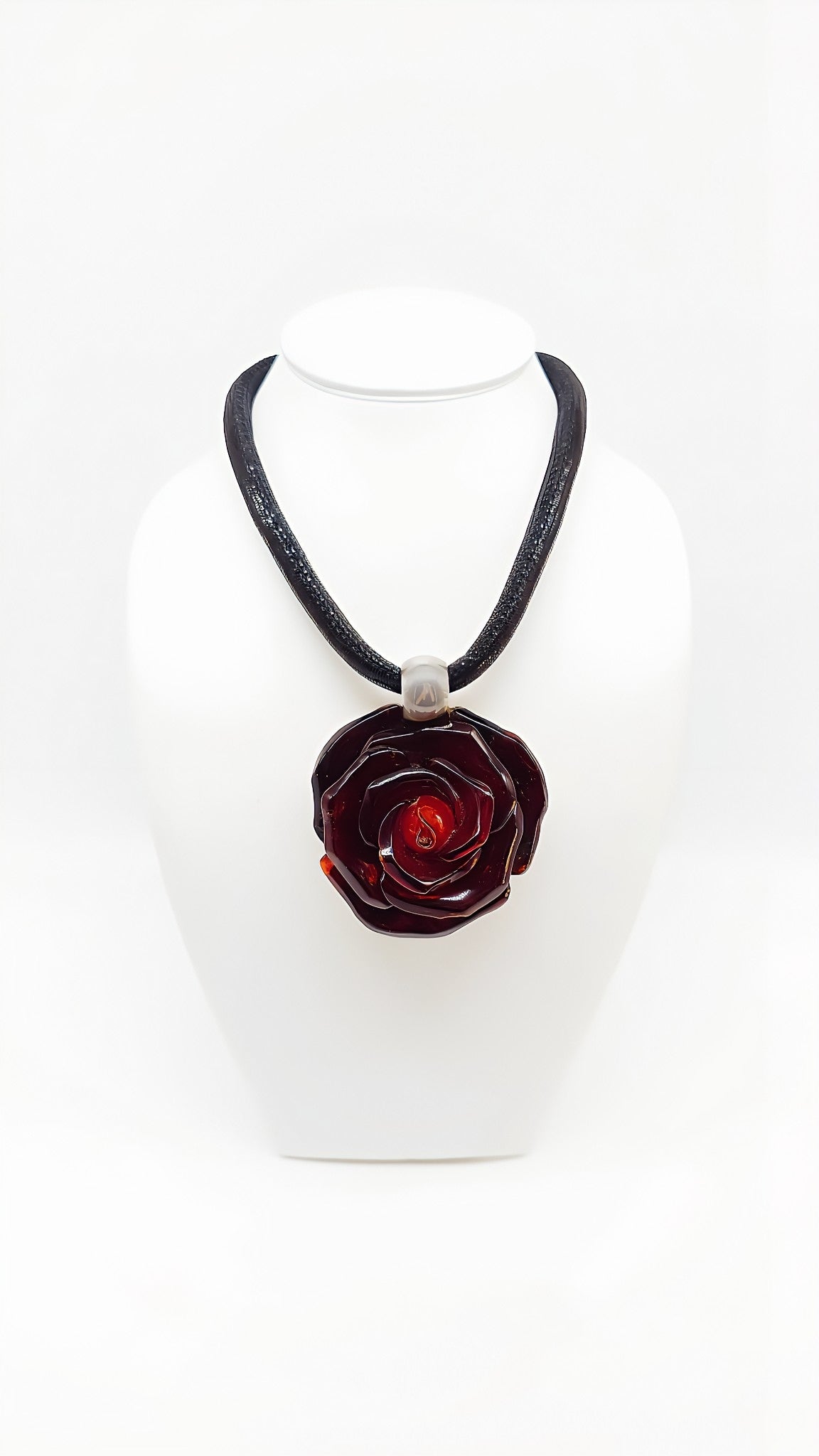 Rose gold: amber pendant in rose design
