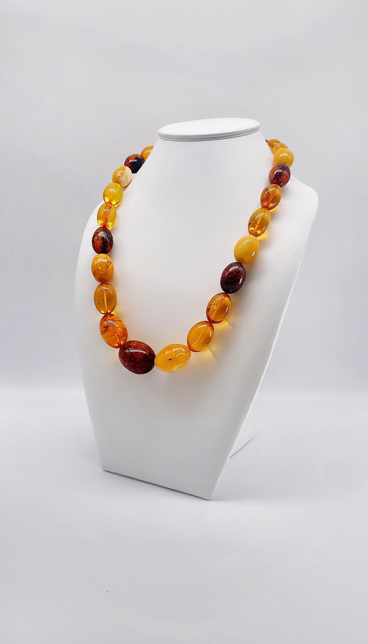 Golden splendor: Exclusive amber necklace