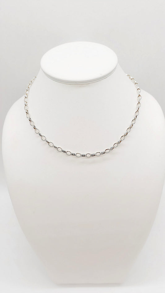 Versatile and stylish necklace made of 925 sterling silver