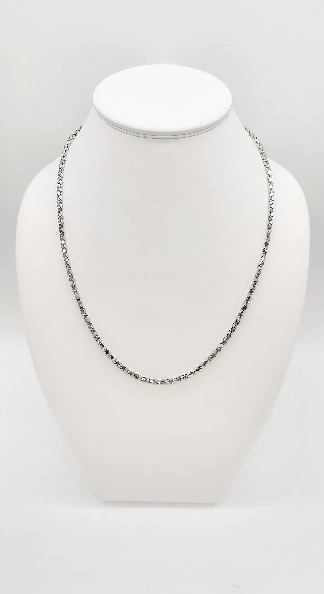 Elegant rhodium-plated chain made of 925 sterling silver