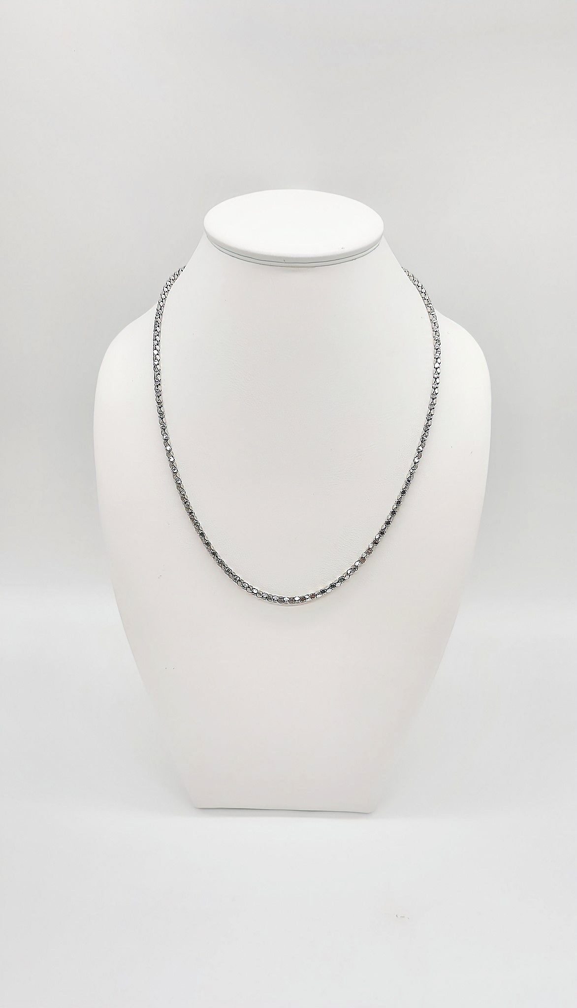 Elegant rhodium-plated chain made of 925 sterling silver