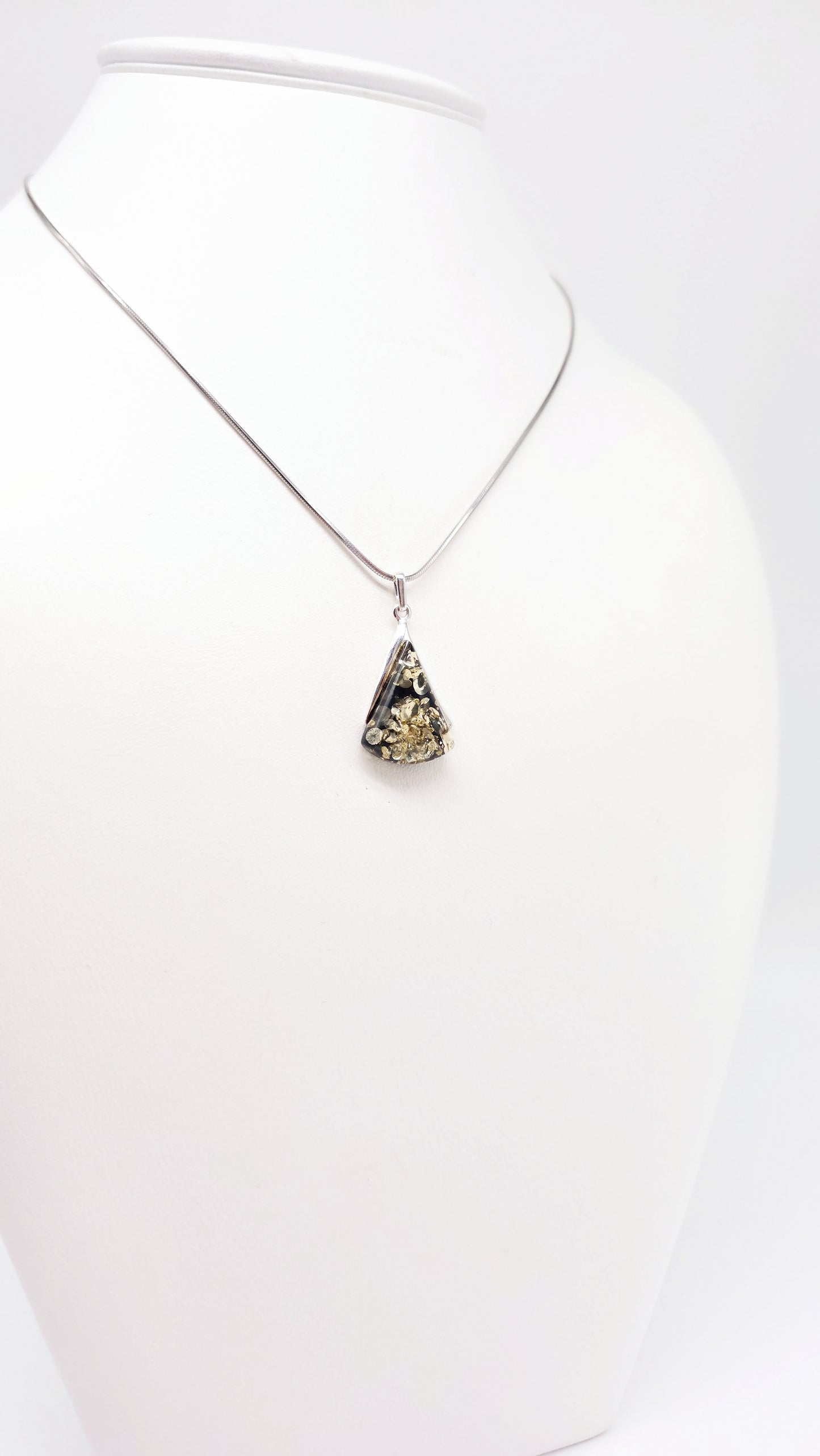 Bernsteinschmuck Anhänger in Silber – edles Design