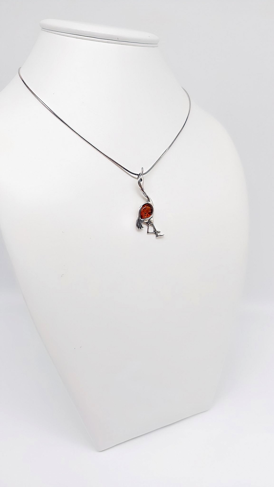 Edler Kranich-Schmuck aus Silber und Bernstein