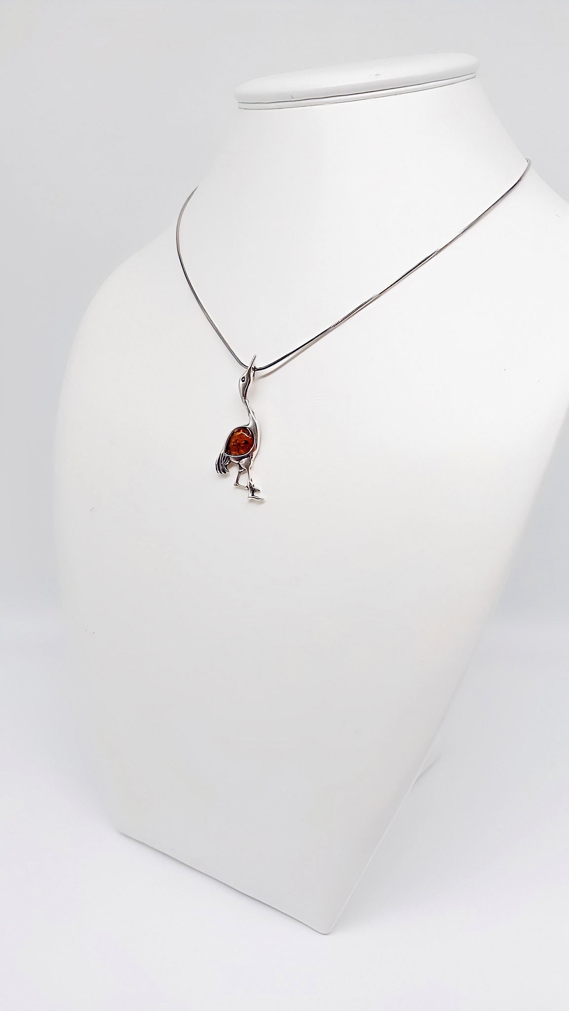 Edler Kranich-Schmuck aus Silber und Bernstein