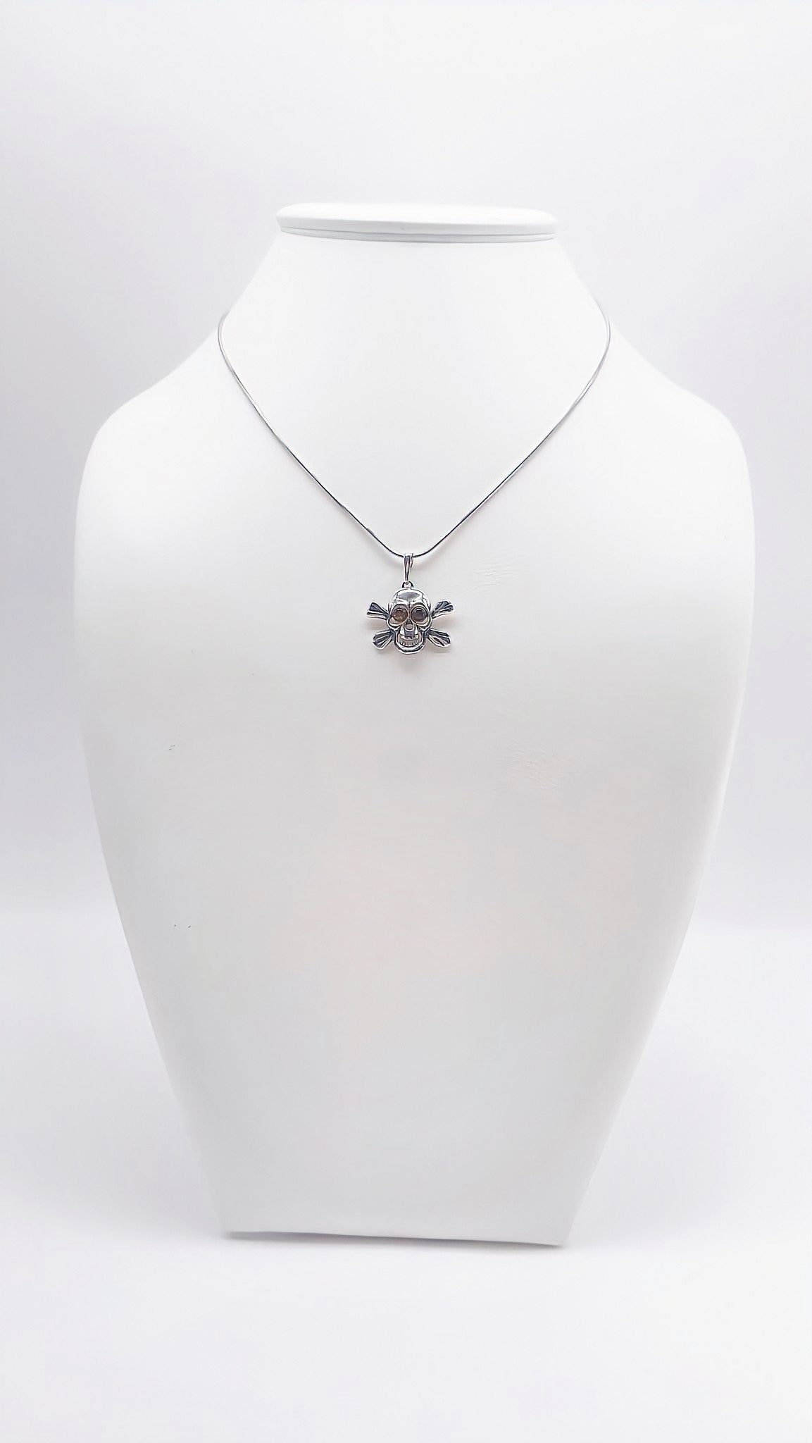 Piratenstyle: Totenkopfanhänger in Silber
