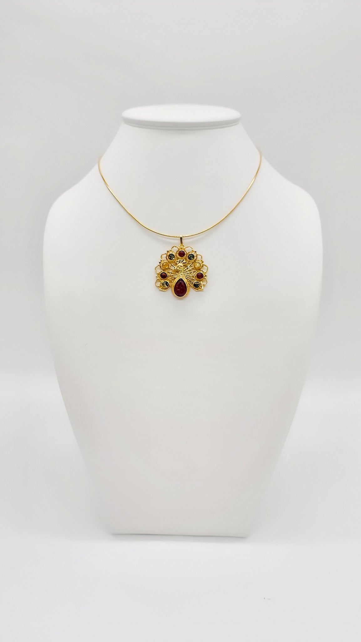 Peacock pendant gold-plated – exotic & high-quality