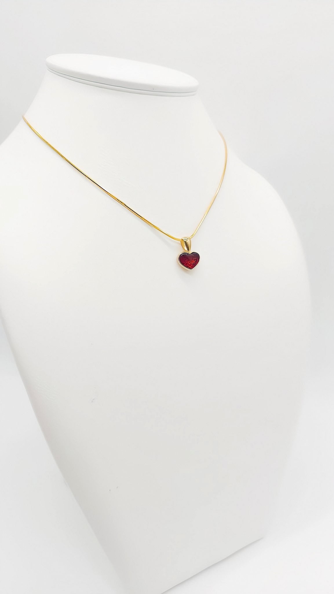 Heart jewelry made of gold-plated silver – unique natural amber