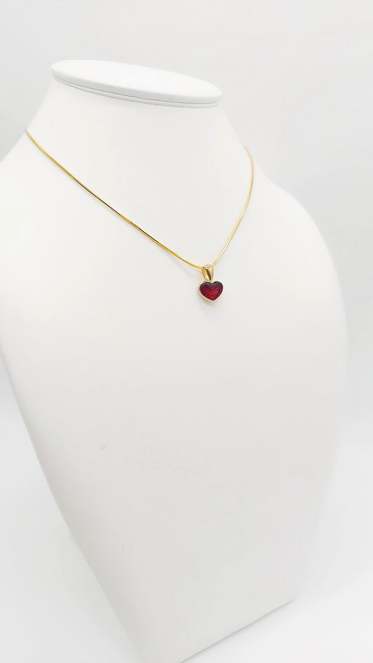 Heart jewelry made of gold-plated silver – unique natural amber