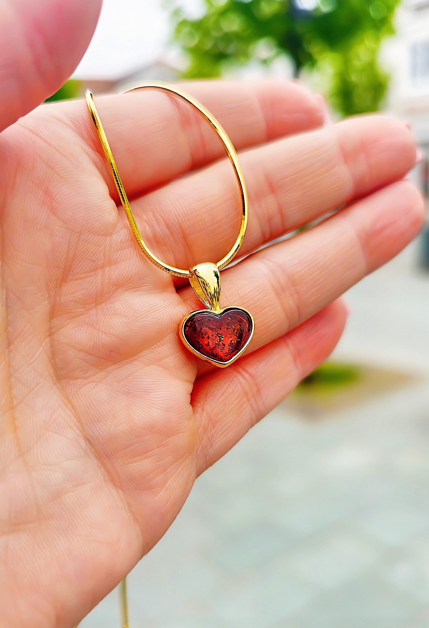 Heart jewelry made of gold-plated silver – unique natural amber