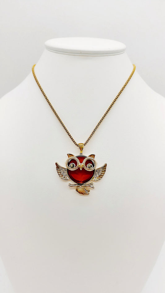 Exquisite owl pendant made of sterling silver and amber