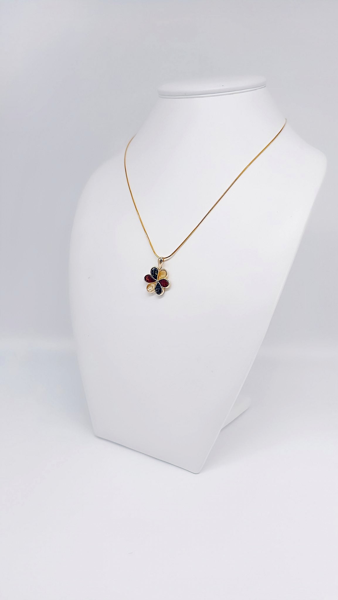 Florale Eleganz: Bernstein-Kette mit Goldoptik für Damen