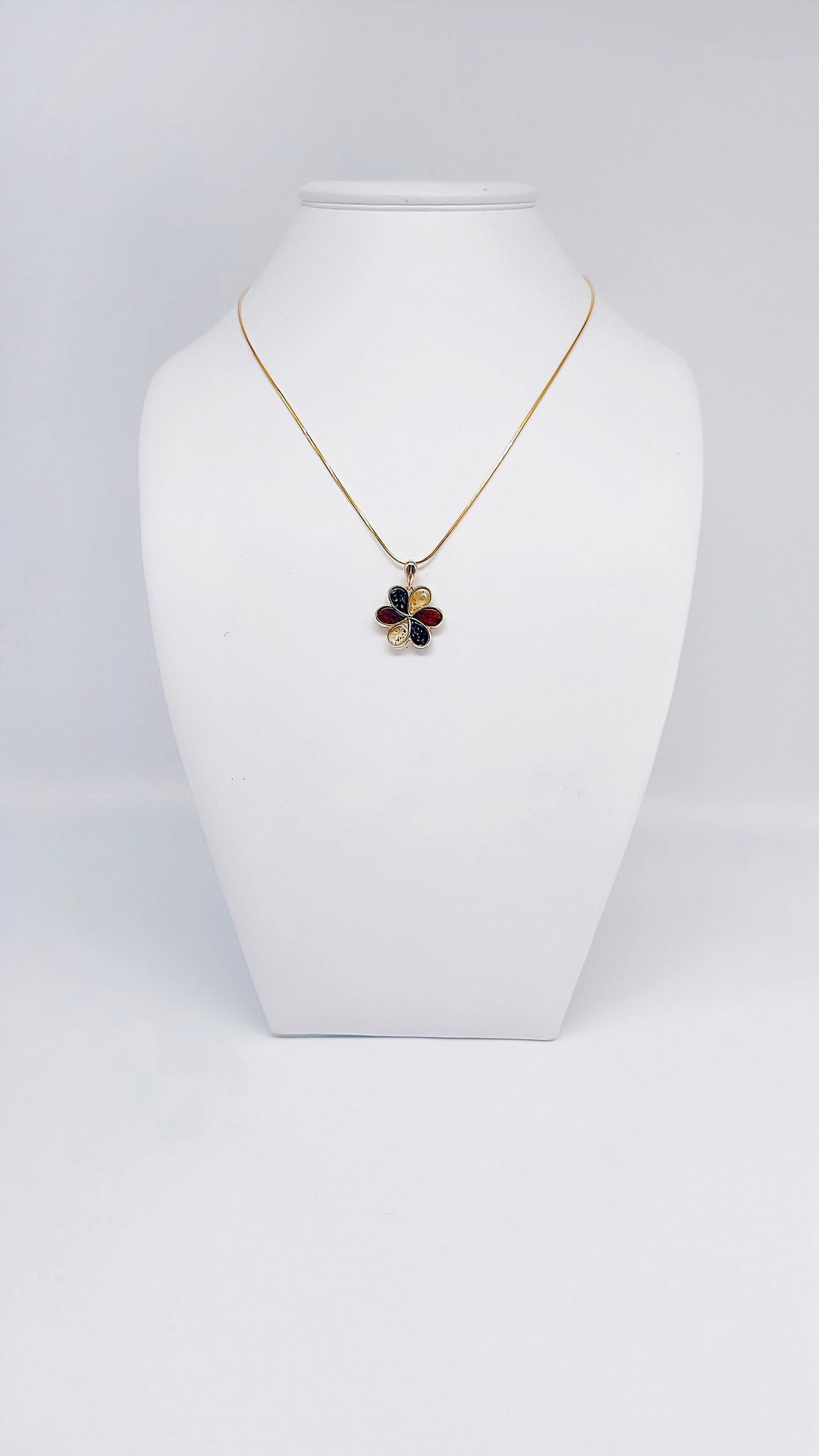Florale Eleganz: Bernstein-Kette mit Goldoptik für Damen