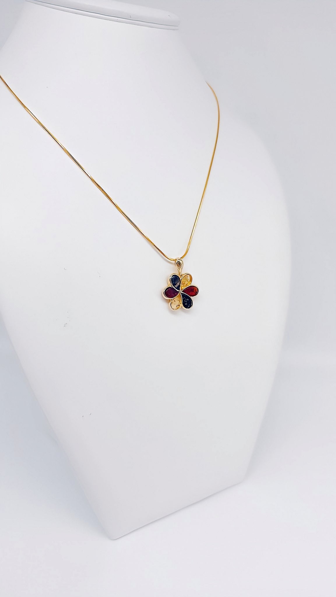 Florale Eleganz: Bernstein-Kette mit Goldoptik für Damen