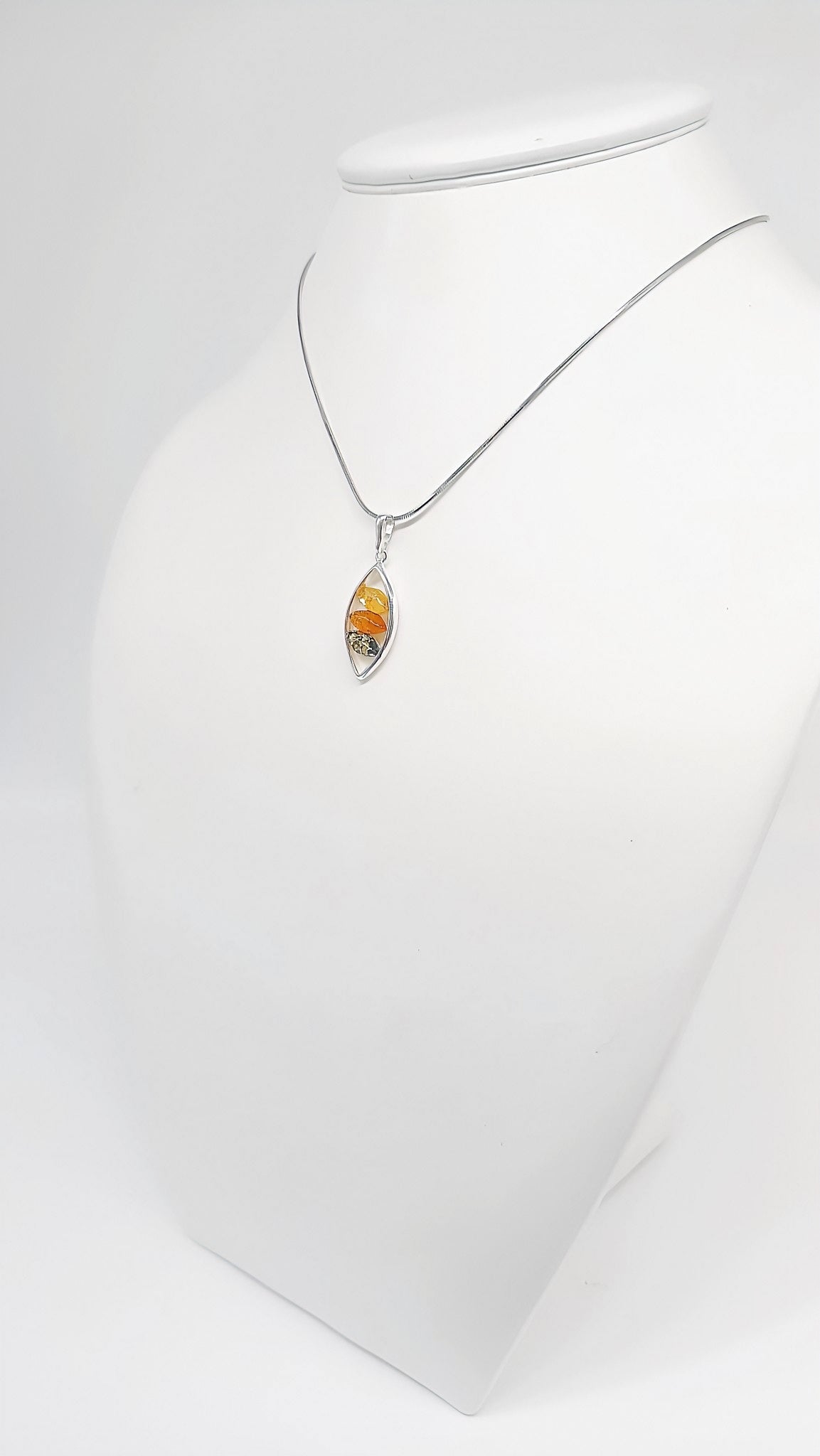 Anhänger aus 925er Sterlingsilber mit buntem Bernstein