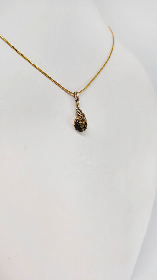 Golden elegance – amber pendant in gold-plated sterling silver