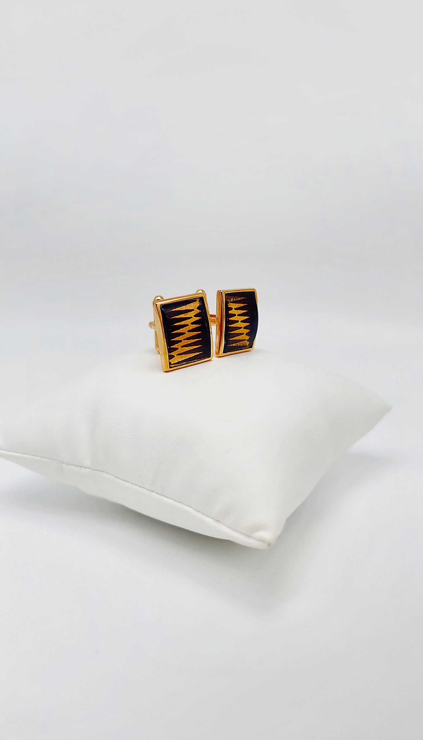 Trendy gold-plated cufflinks with amber decoration