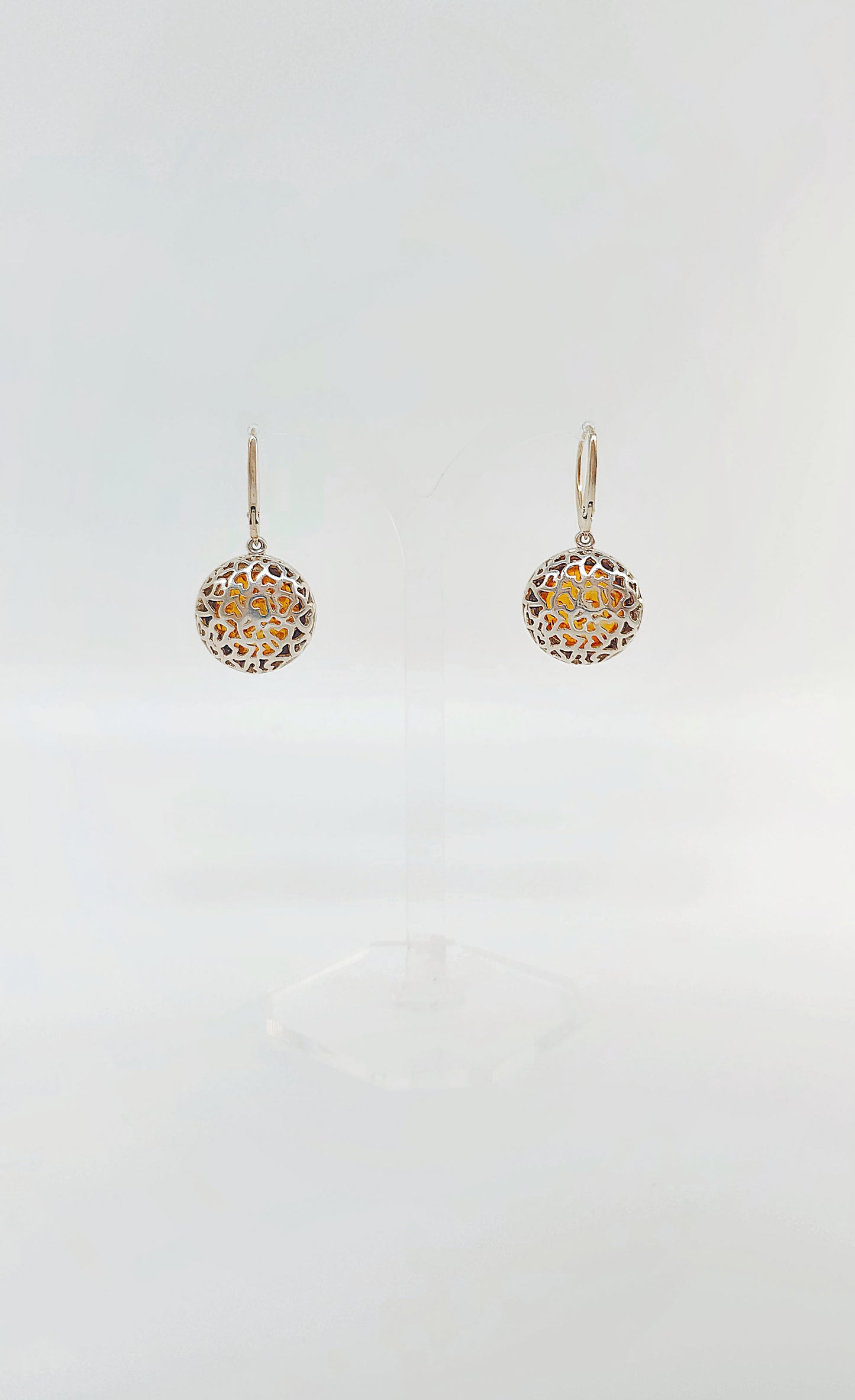 Elegant amber earrings