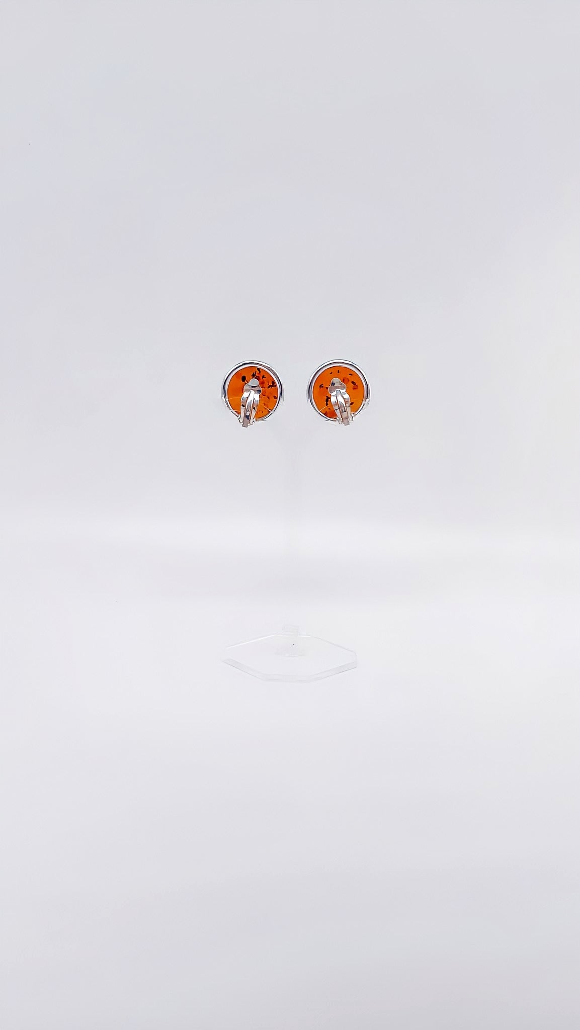 Ear clips with genuine amber – elegance & nature