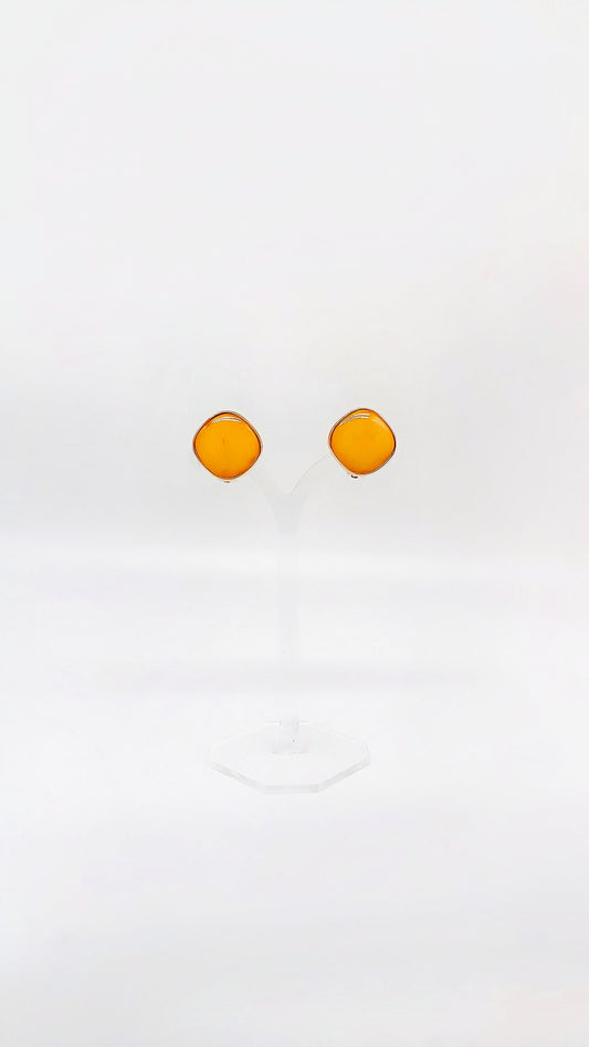 Minimalist ear clips with natural amber – timelessly beautiful