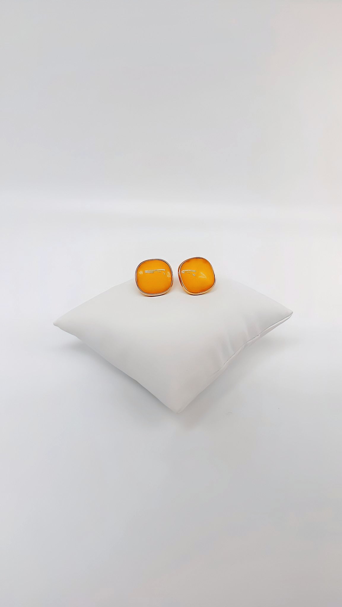 Minimalistische Ohrclipse mit Naturbernstein – Zeitlos schön
