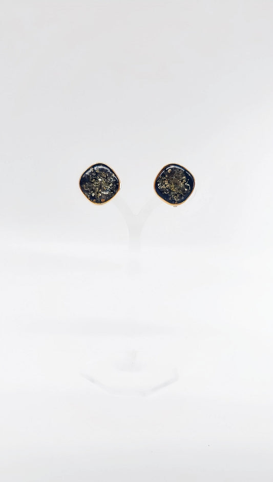 Chic ear clips with green amber – nature & luxury combined