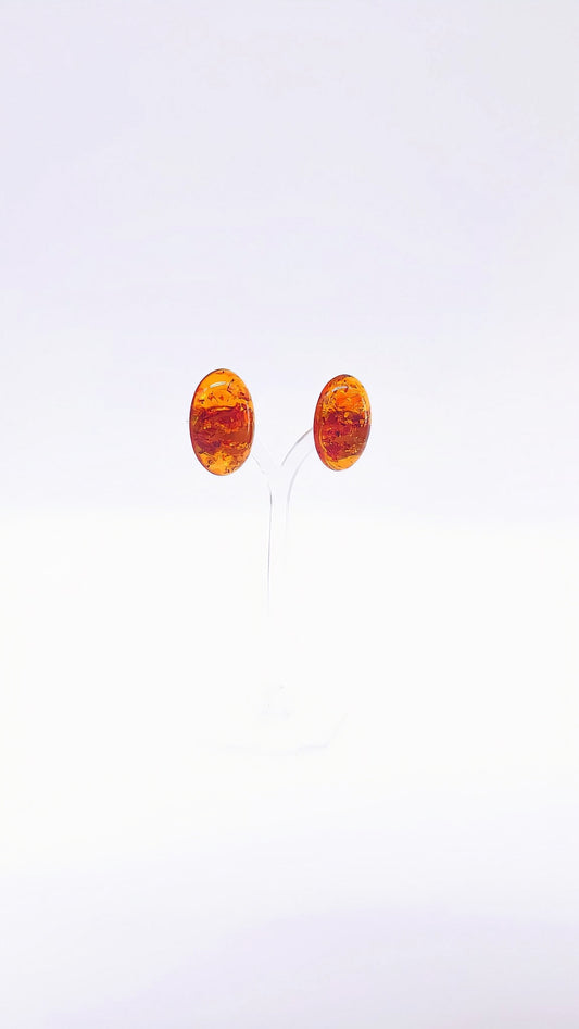 Clip-on earrings with radiant amber – high-quality design