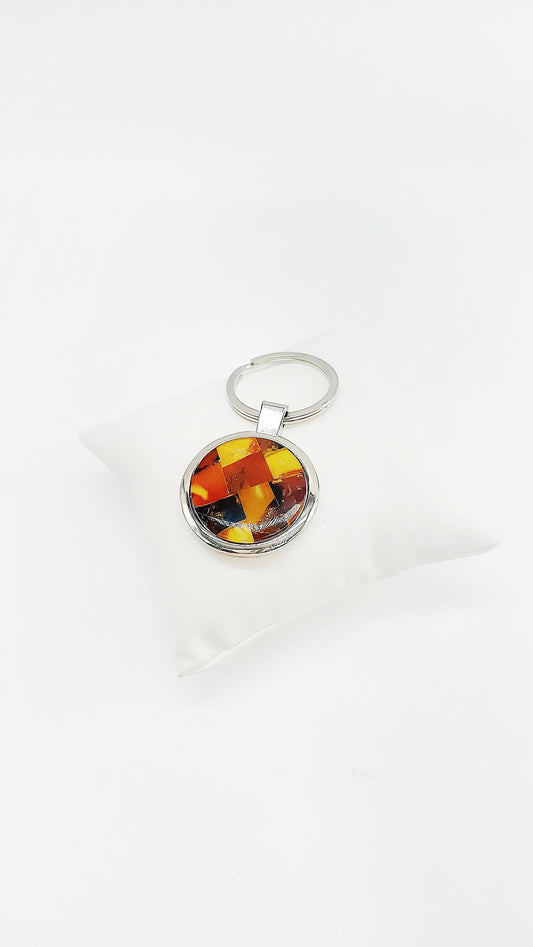 Round keychain with amber