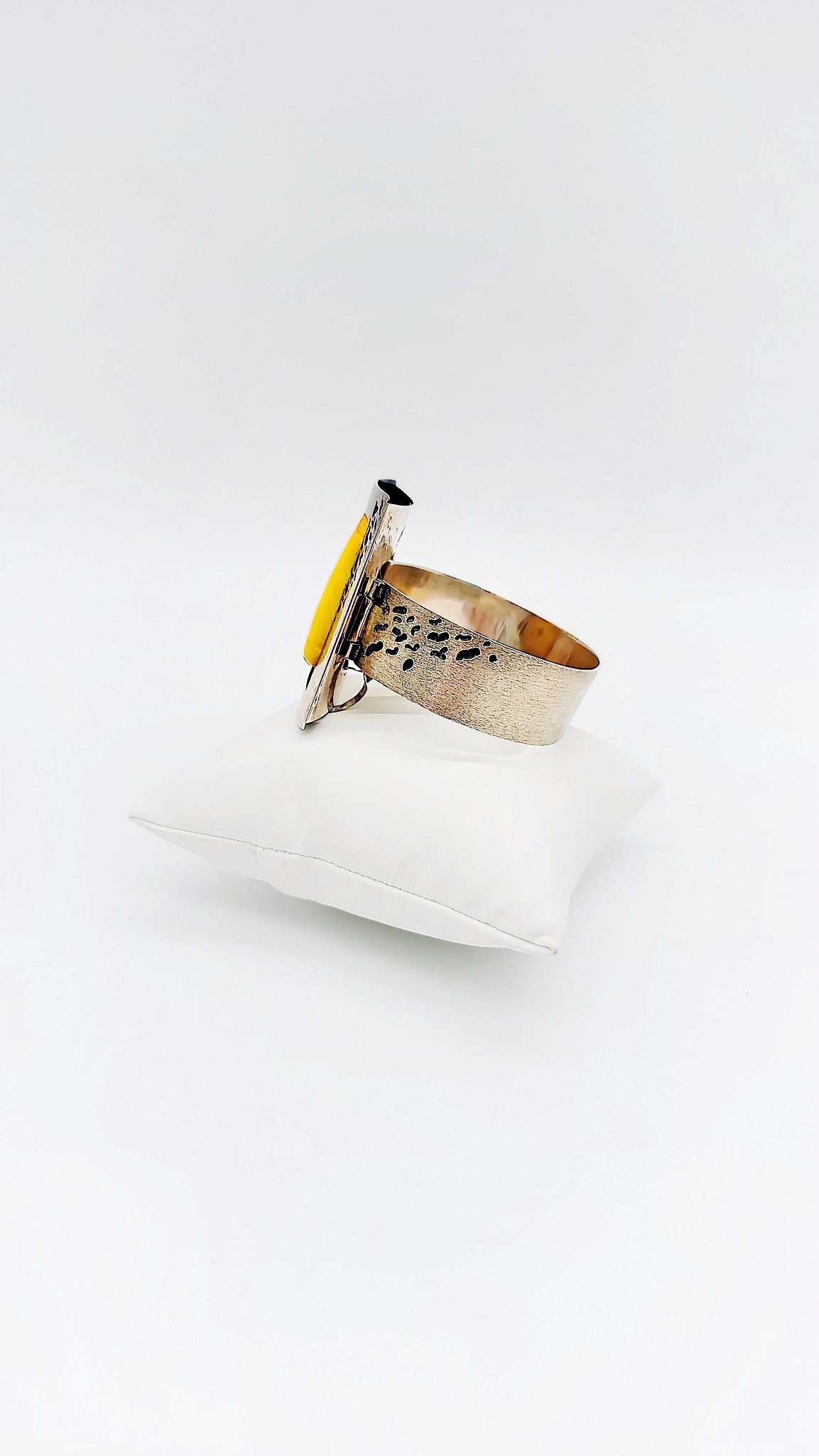 Timeless bangle made of 925 sterling silver with royal amber