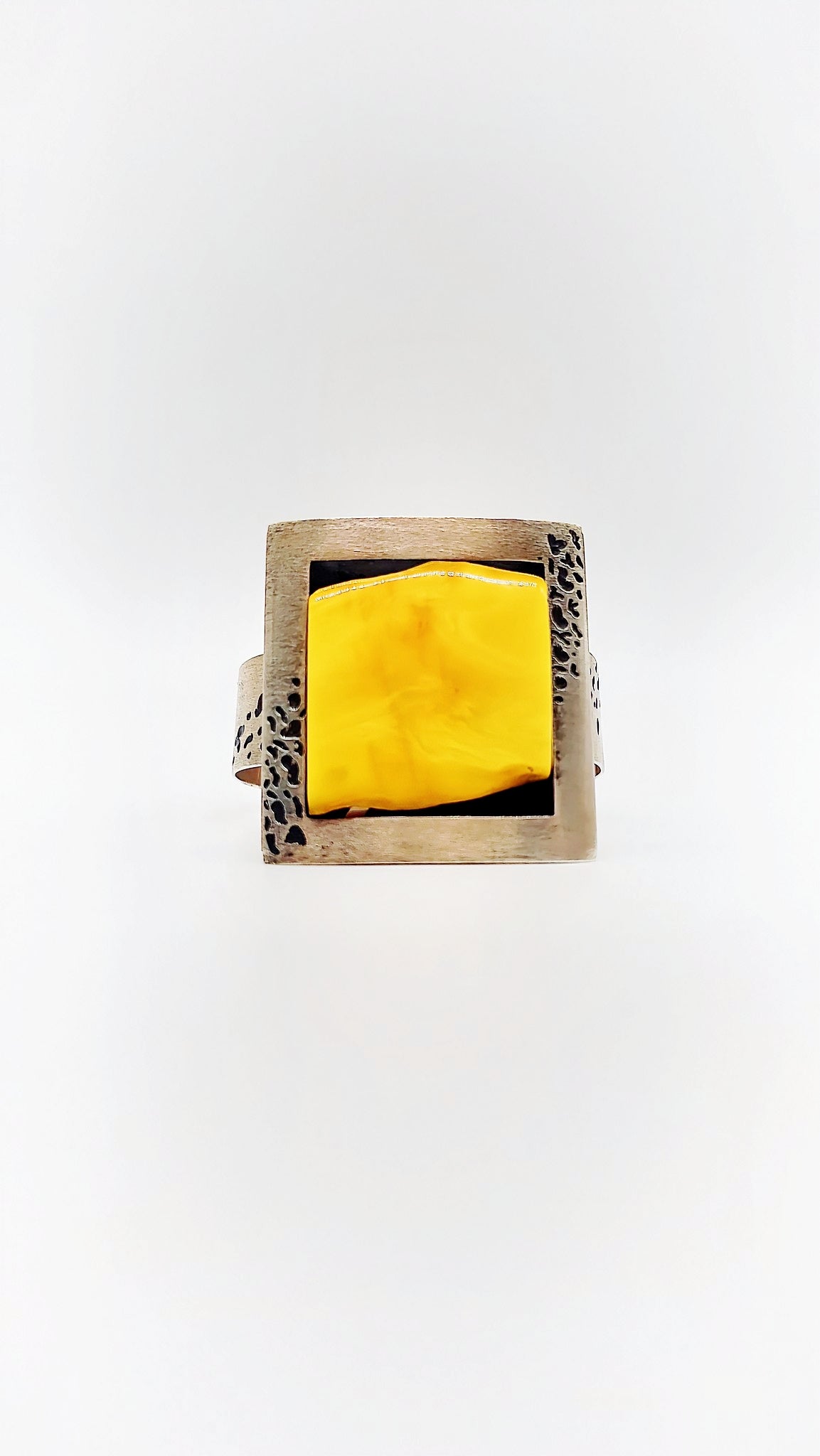 Timeless bangle made of 925 sterling silver with royal amber