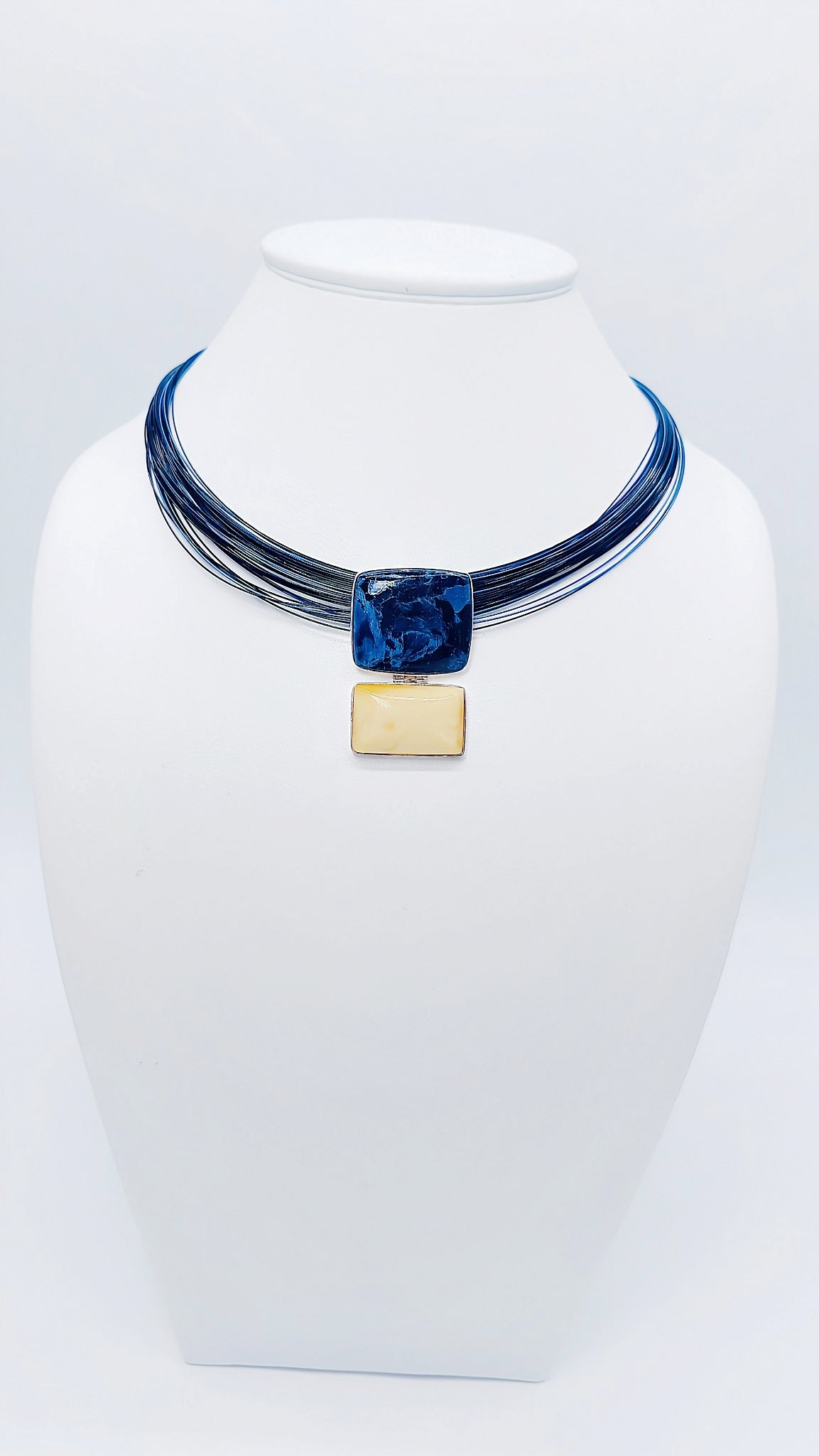 Einzigartiges Collier mit Pietersit und Königsbernstein