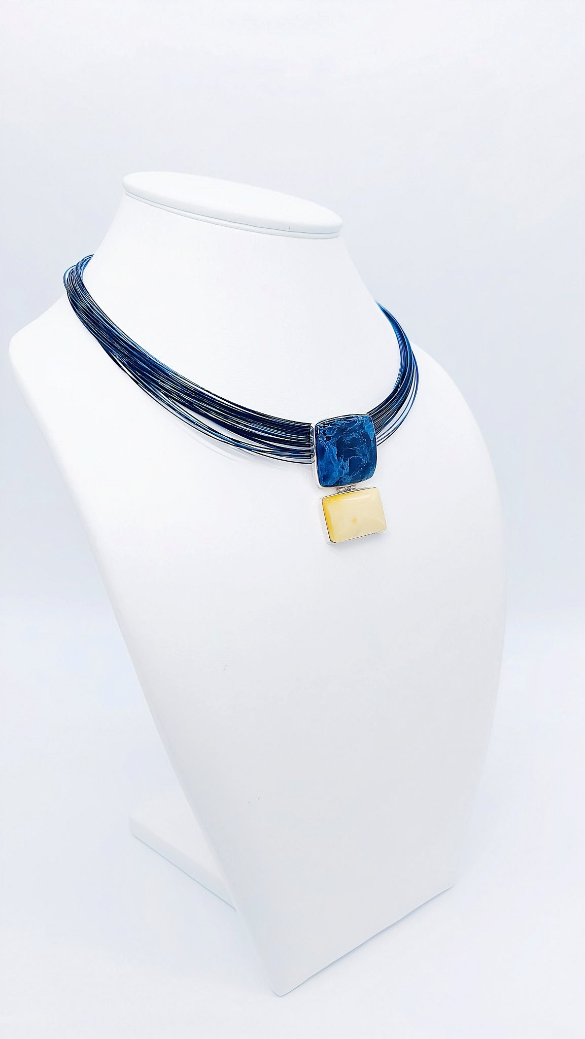 Einzigartiges Collier mit Pietersit und Königsbernstein
