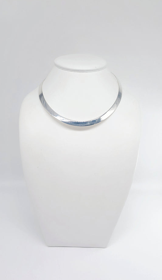 Elegant choker for every occasion