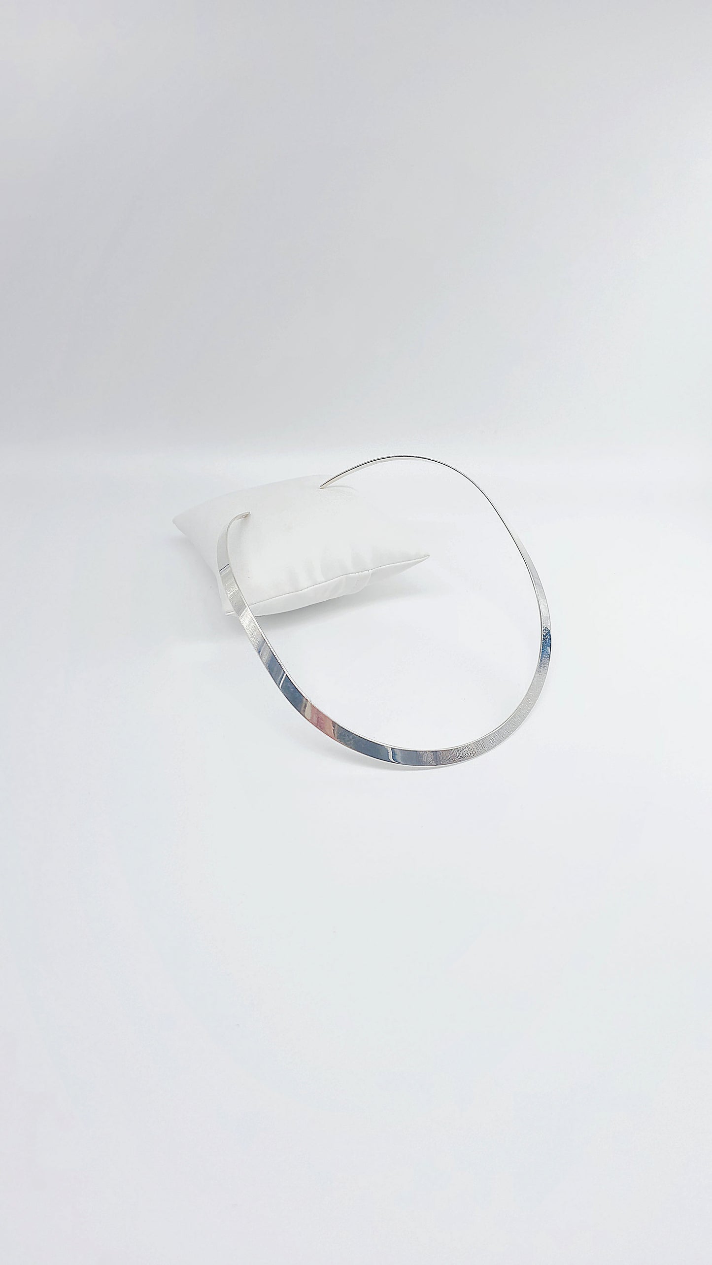 Modern silver ring – classic chain for stylish appearances
