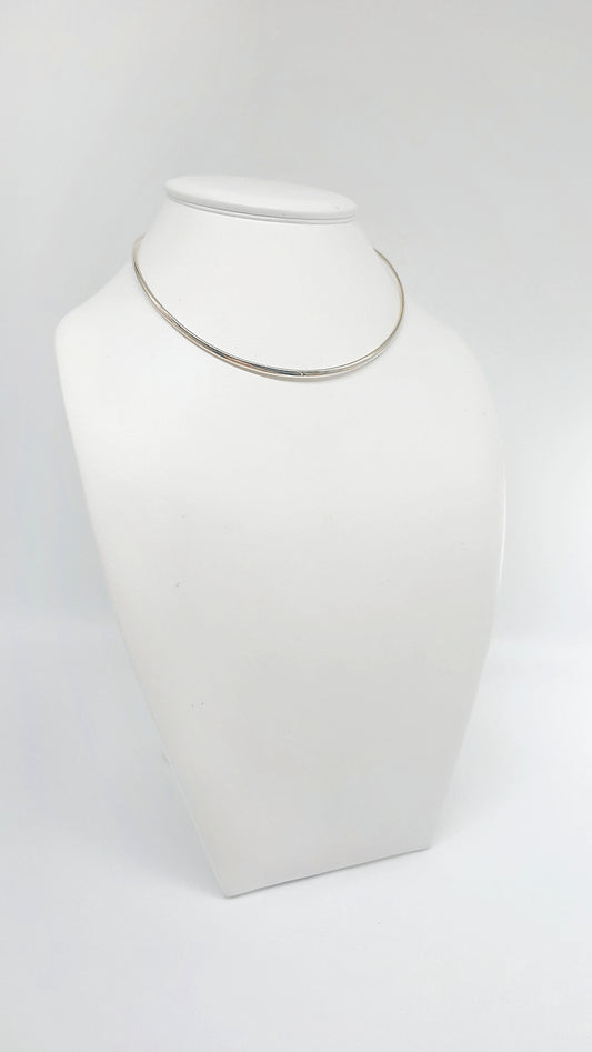Modern silver ring – classic chain for stylish appearances