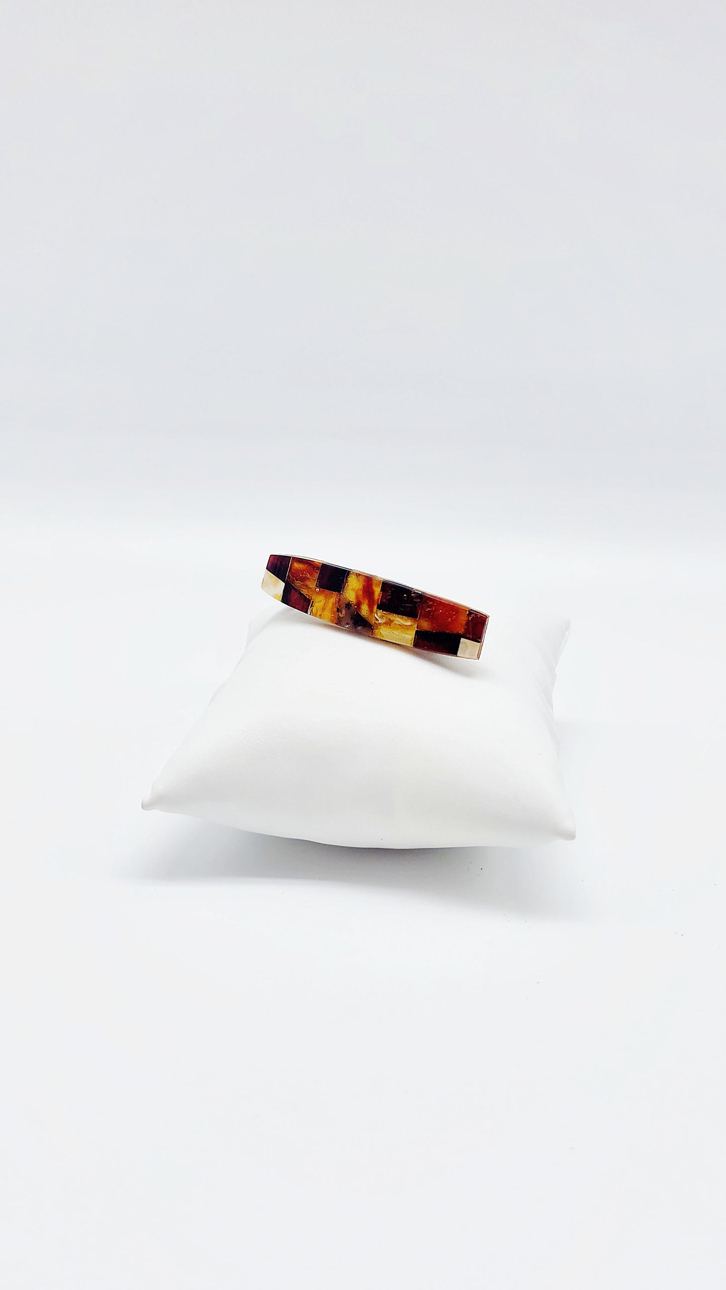 Elegant amber hair clip in mosaic look